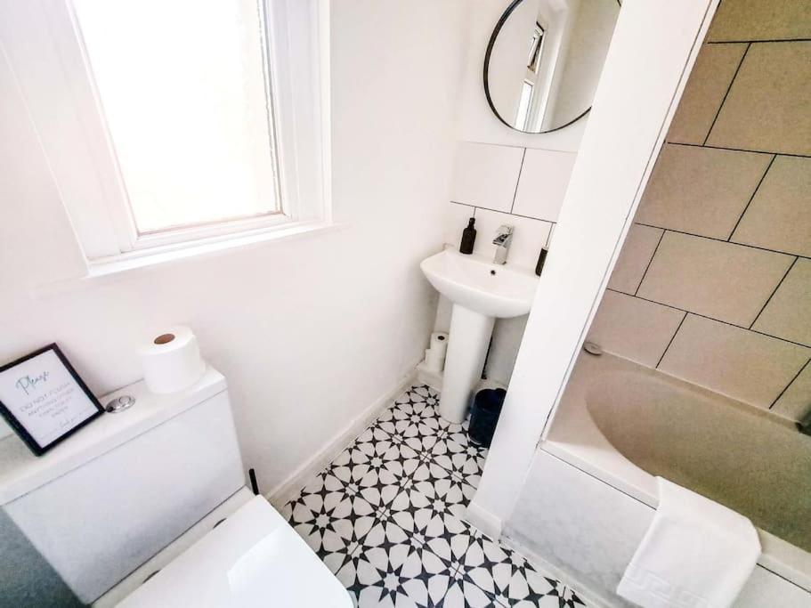 Appartamento 3 Bed Flat Near To Cardiff And Cardiff Bay Esterno foto