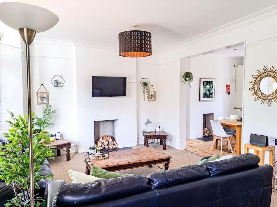 Appartamento 3 Bed Flat Near To Cardiff And Cardiff Bay Esterno foto